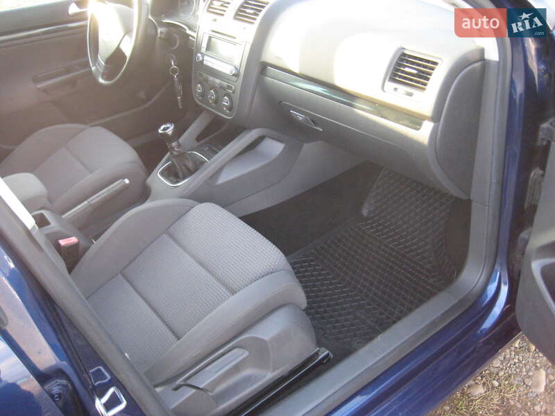 Хетчбек Volkswagen Golf 2007 в Івано-Франківську