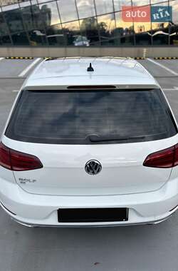 Хэтчбек Volkswagen Golf 2019 в 