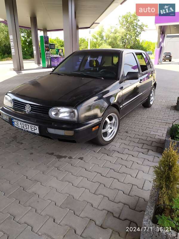 Хэтчбек Volkswagen Golf 1996 в 