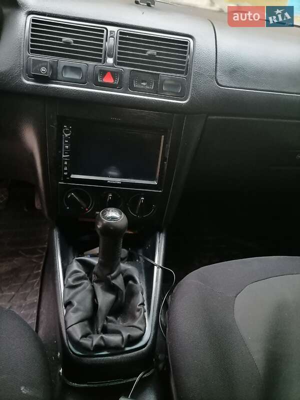 Хетчбек Volkswagen Golf 2001 в Хмельницькому