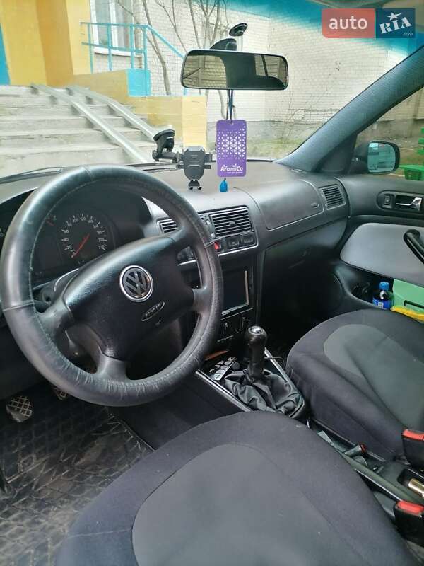 Хетчбек Volkswagen Golf 2001 в Хмельницькому