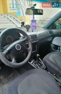 Хэтчбек Volkswagen Golf 2001 в 