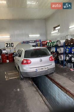 Хетчбек Volkswagen Golf 2008 в Києві