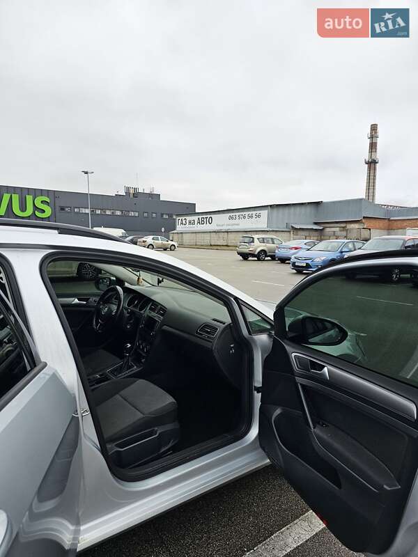 Універсал Volkswagen Golf 2014 в Києві