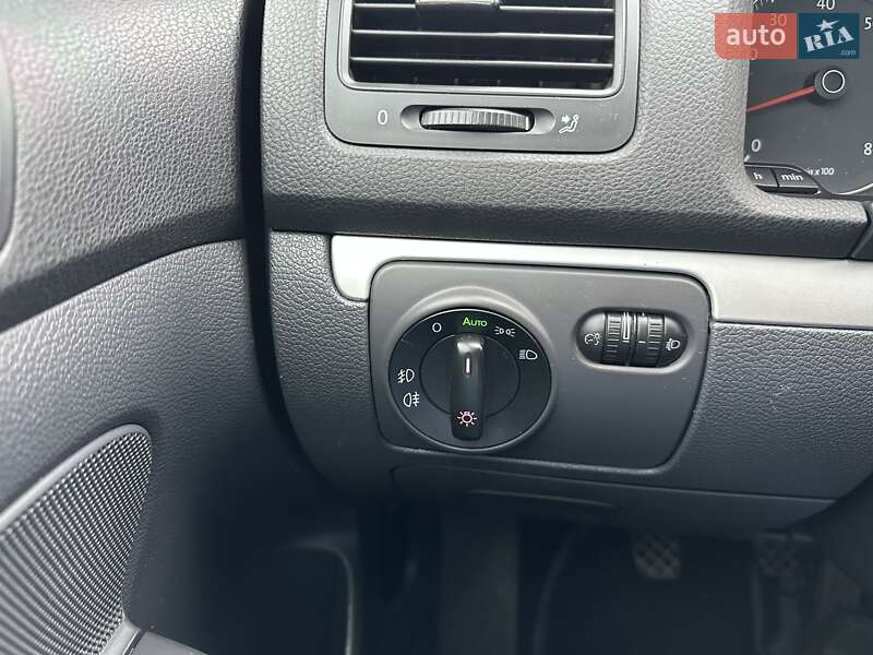 Хэтчбек Volkswagen Golf 2008 в Луцке
