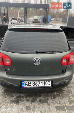 Хэтчбек Volkswagen Golf 2004 в Виннице