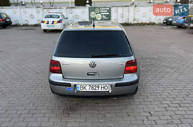 Хетчбек Volkswagen Golf 2003 в Рівному