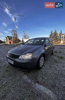 Хетчбек Volkswagen Golf 2005 в Чернівцях