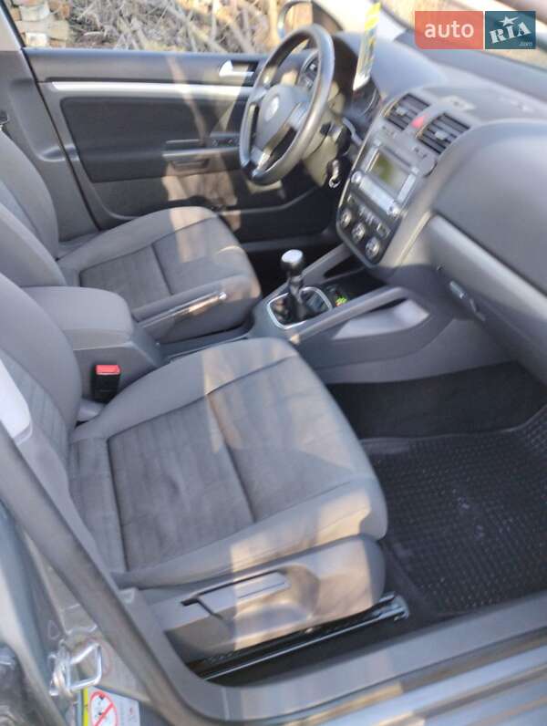 Хэтчбек Volkswagen Golf 2007 в Вишневце