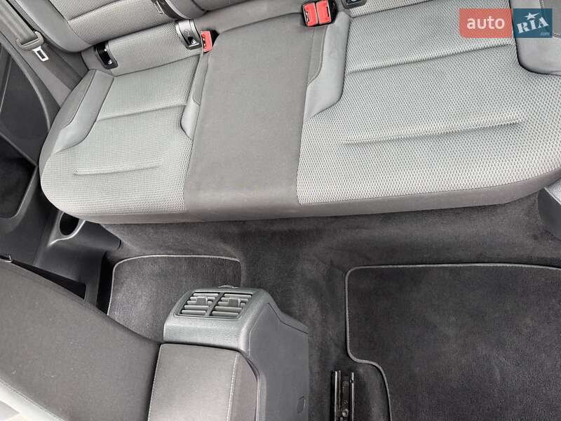 Хэтчбек Volkswagen Golf 2015 в Львове