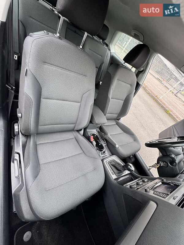 Хэтчбек Volkswagen Golf 2015 в Львове
