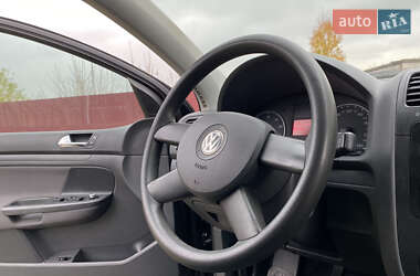 Хетчбек Volkswagen Golf 2004 в Луцьку