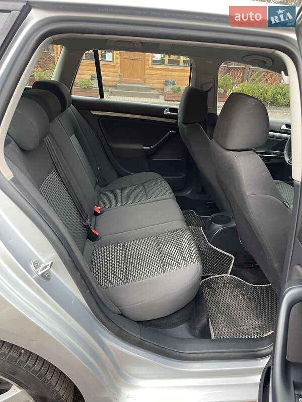 Універсал Volkswagen Golf 2012 в Луцьку