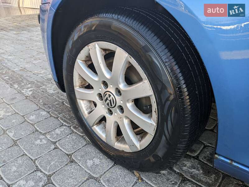 Хетчбек Volkswagen Golf 2003 в Хмельницькому