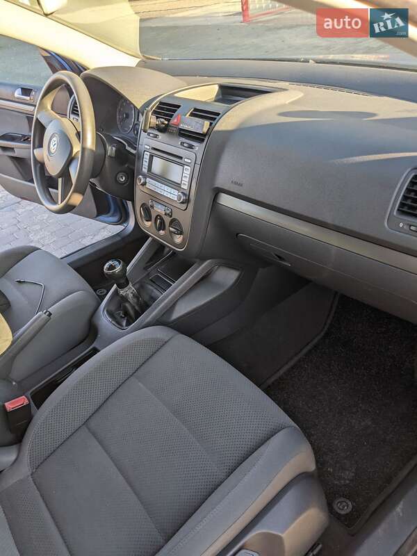 Хетчбек Volkswagen Golf 2003 в Хмельницькому