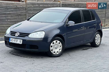 Хетчбек Volkswagen Golf 2004 в Міжгір'ї