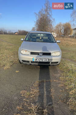 Хетчбек Volkswagen Golf 1999 в Березному