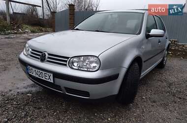 Хэтчбек Volkswagen Golf 2002 в Зборове