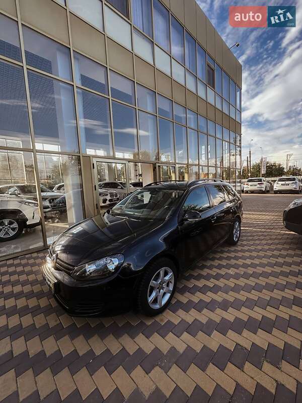 Хэтчбек Volkswagen Golf 2011 в Николаеве