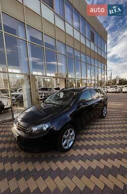 Хэтчбек Volkswagen Golf 2011 в 