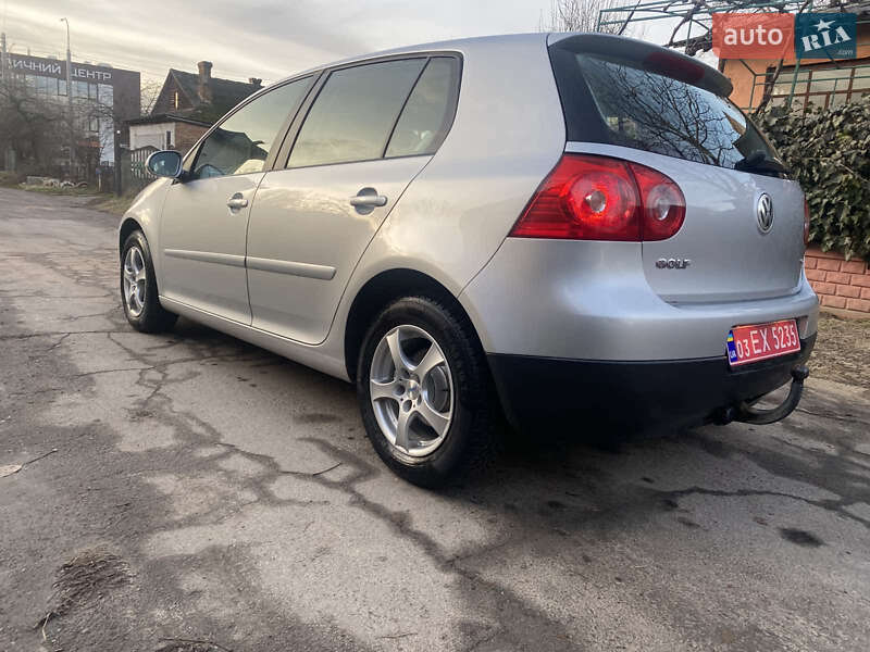 Хэтчбек Volkswagen Golf 2006 в Коростышеве