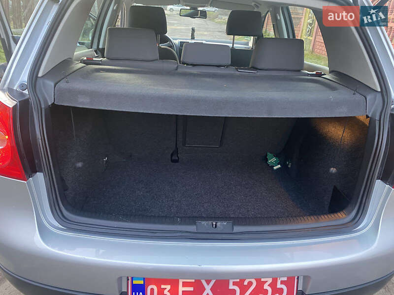 Хэтчбек Volkswagen Golf 2006 в Коростышеве