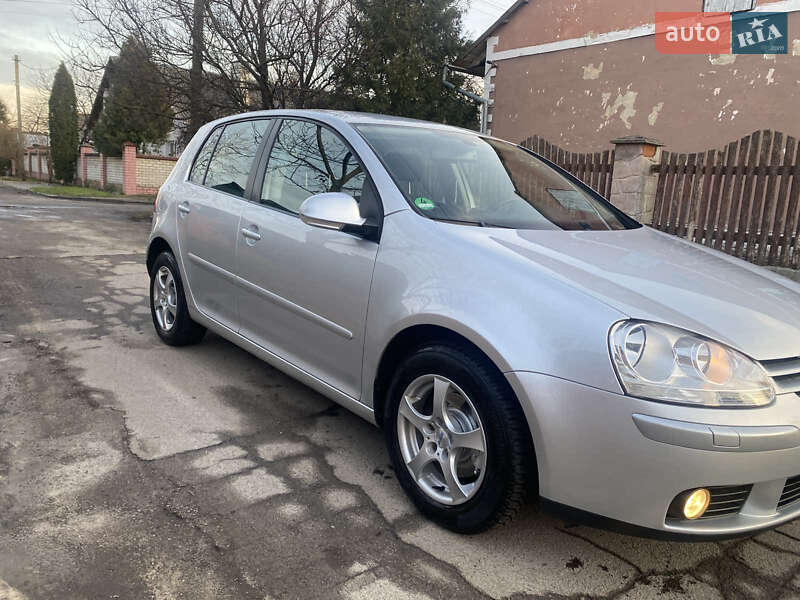 Хэтчбек Volkswagen Golf 2006 в Коростышеве