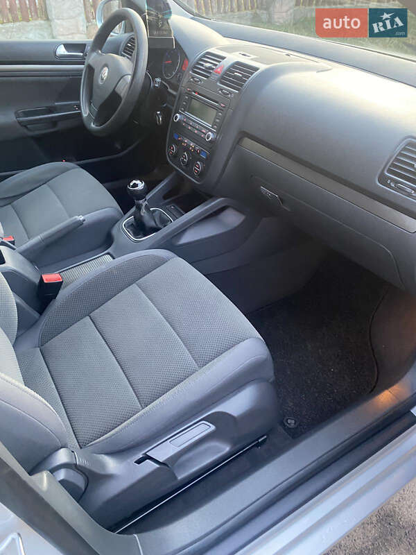 Хэтчбек Volkswagen Golf 2006 в Коростышеве
