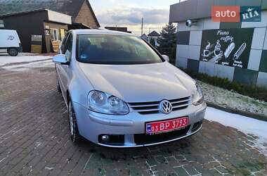 Хетчбек Volkswagen Golf 2006 в Сарнах