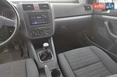 Хетчбек Volkswagen Golf 2006 в Сарнах