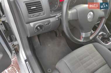 Хетчбек Volkswagen Golf 2006 в Сарнах