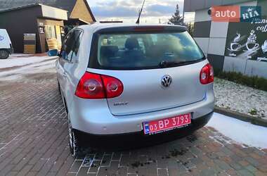 Хетчбек Volkswagen Golf 2006 в Сарнах