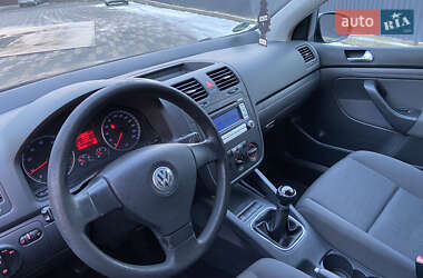 Хэтчбек Volkswagen Golf 2008 в Сваляве