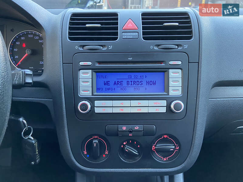 Хетчбек Volkswagen Golf 2008 в Сваляві