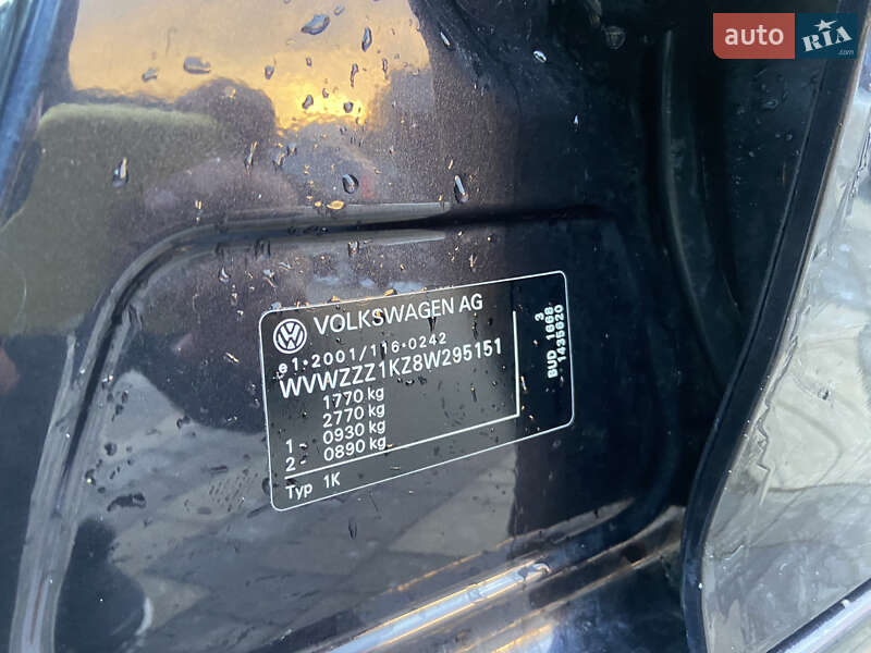 Хетчбек Volkswagen Golf 2008 в Сваляві