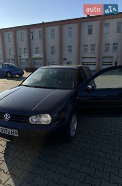 Хетчбек Volkswagen Golf 1999 в Сваляві