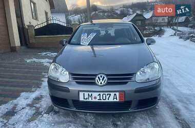 Хетчбек Volkswagen Golf 2004 в Сваляві