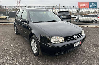 Хетчбек Volkswagen Golf 2002 в Луцьку