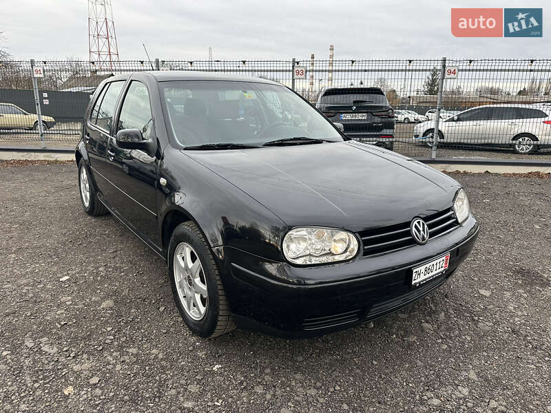 Хэтчбек Volkswagen Golf 2002 в Луцке