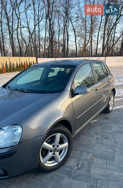 Хетчбек Volkswagen Golf 2005 в Луцьку