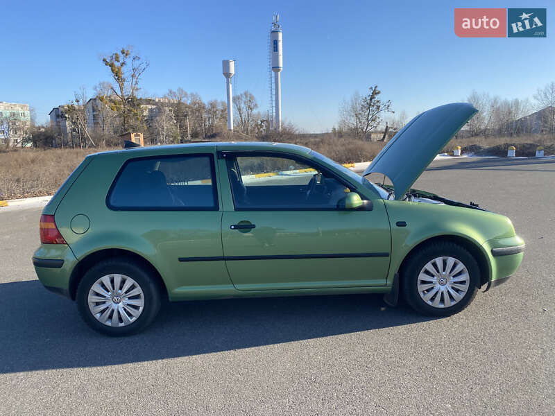 Хетчбек Volkswagen Golf 1998 в Києві