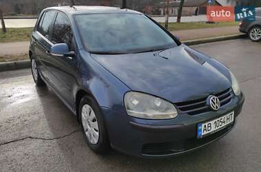 Хетчбек Volkswagen Golf 2004 в Києві