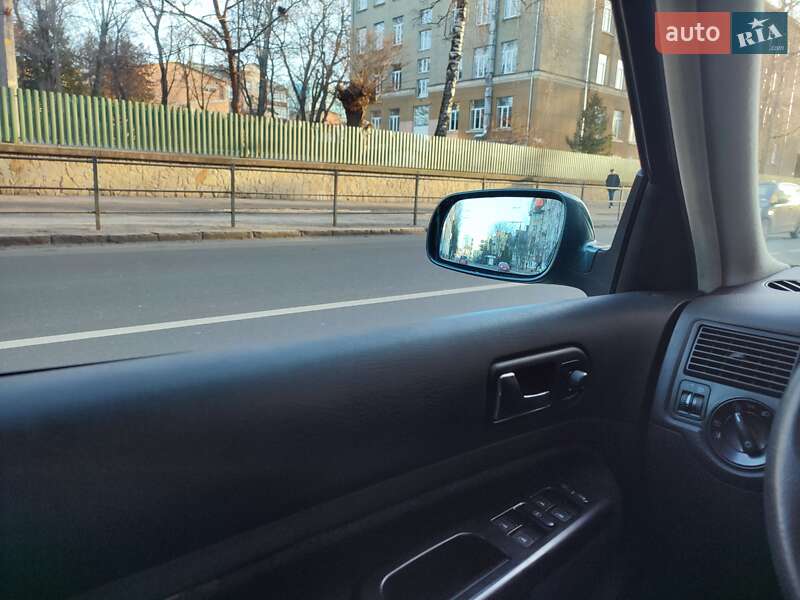 Хэтчбек Volkswagen Golf 2002 в Тернополе