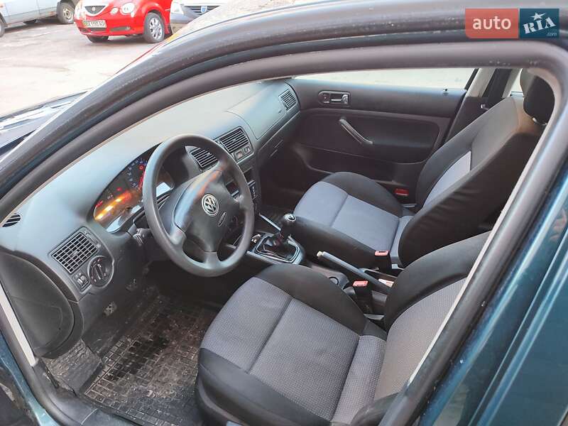 Хэтчбек Volkswagen Golf 2002 в Тернополе