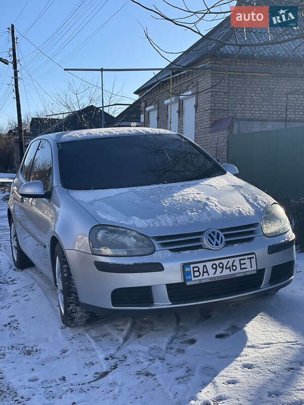 Хэтчбек Volkswagen Golf 2004 в Кропивницком