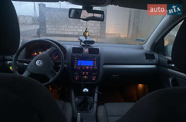 Хэтчбек Volkswagen Golf 2005 в Березному