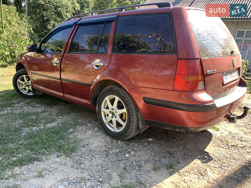 Універсал Volkswagen Golf 1999 в Чернівцях