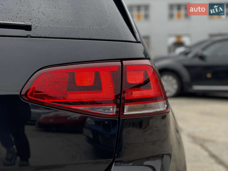 Хэтчбек Volkswagen Golf 2016 в Житомире