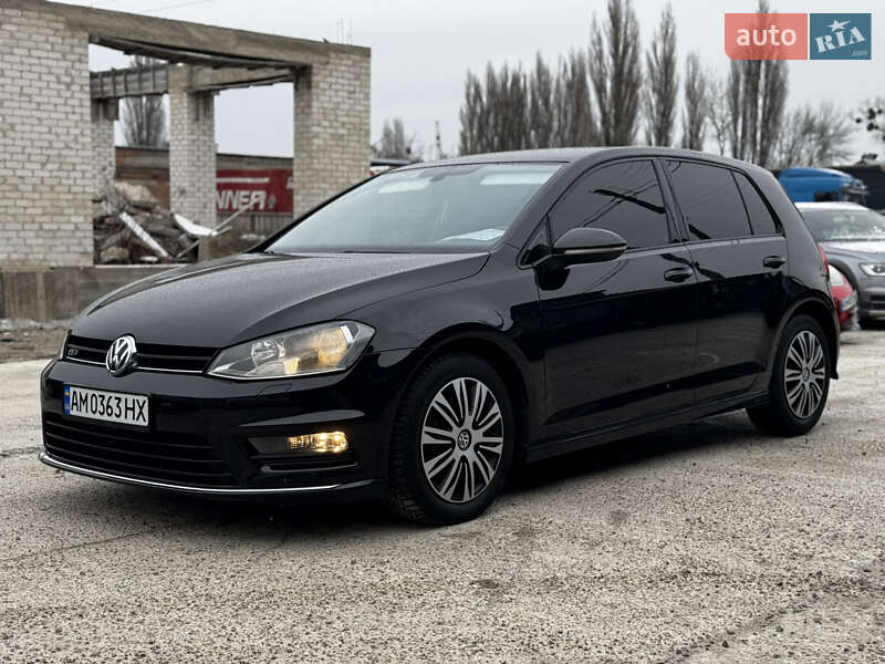 Хэтчбек Volkswagen Golf 2016 в Житомире
