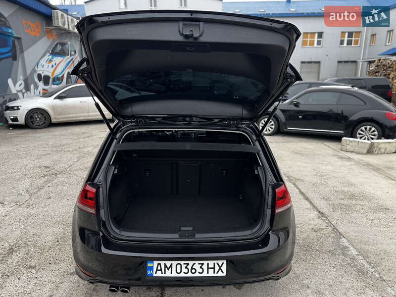 Хэтчбек Volkswagen Golf 2016 в Житомире